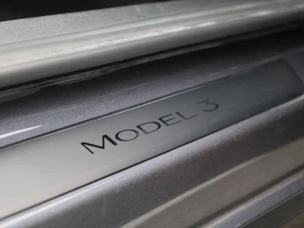 Tesla Model 3 (2022) — foto 32 van 47