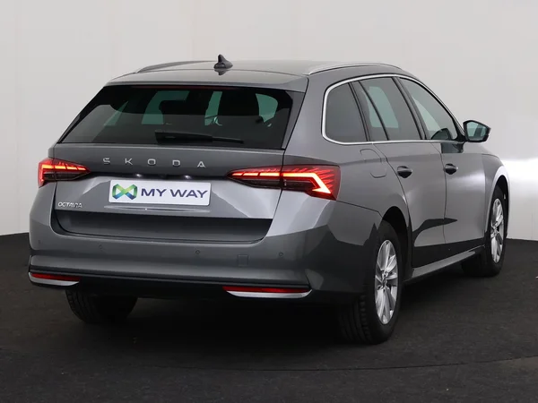 SKODA Octavia Combi (2024) — foto 12 van 19