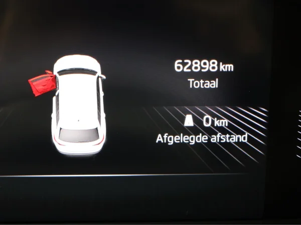 SKODA Karoq (2023) — foto 9 van 21