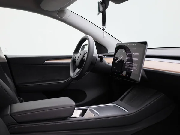 Tesla Model Y (2023) — foto 31 van 43