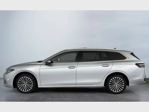 Volkswagen Passat SW (2024) — foto 31 van 36