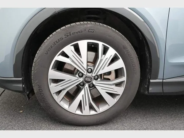 AUDI Q4 e-tron (2023) — foto 25 van 31