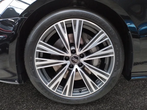 AUDI A6 Avant PHEV (2025) — foto 12 van 17