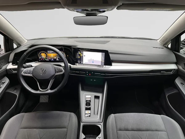 VOLKSWAGEN Golf VIII SW (2023) — foto 10 van 16