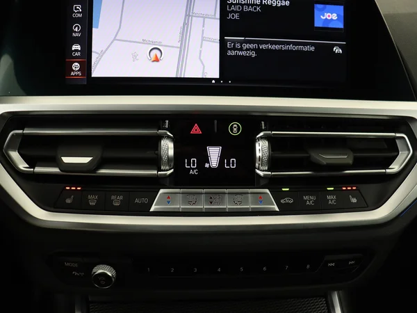 BMW 330 (2022) — foto 18 van 32