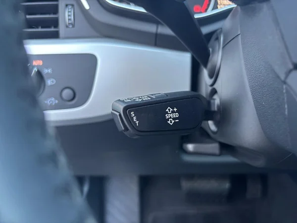 AUDI A4 (2019) — foto 4 van 21