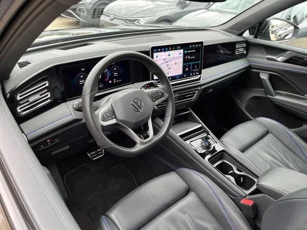 VOLKSWAGEN Tiguan (2025) — foto 18 van 22
