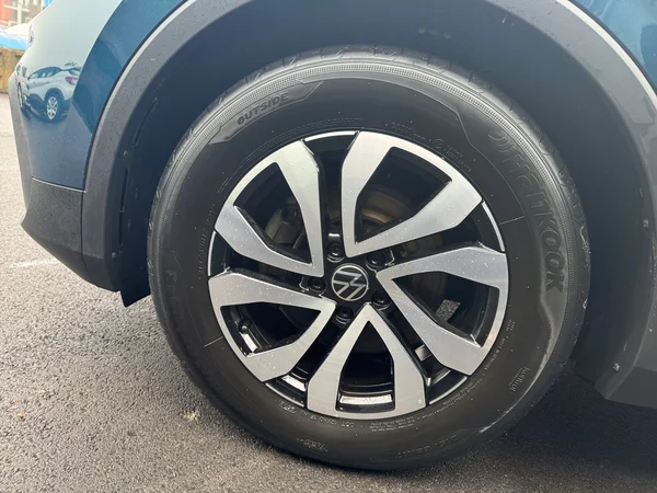 VOLKSWAGEN Tiguan (2023) — foto 9 van 17