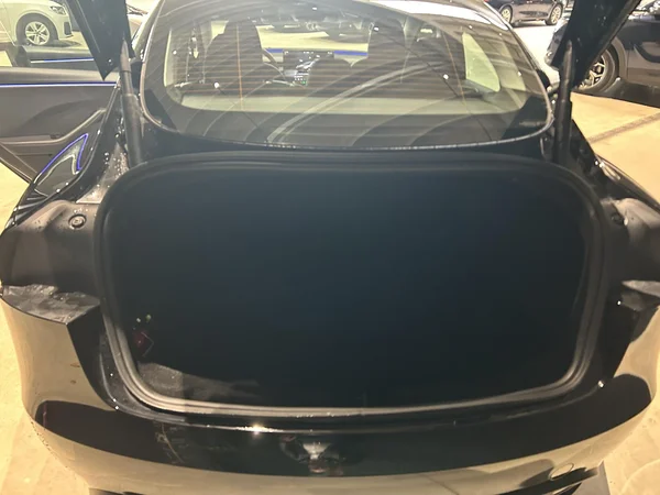 Tesla Model 3 (2024) — foto 18 van 19