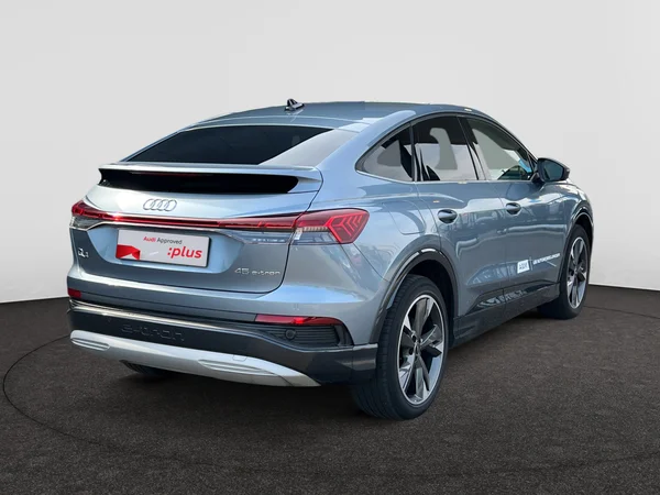 AUDI Q4 Sportback e-tron (2025) — foto 12 van 21