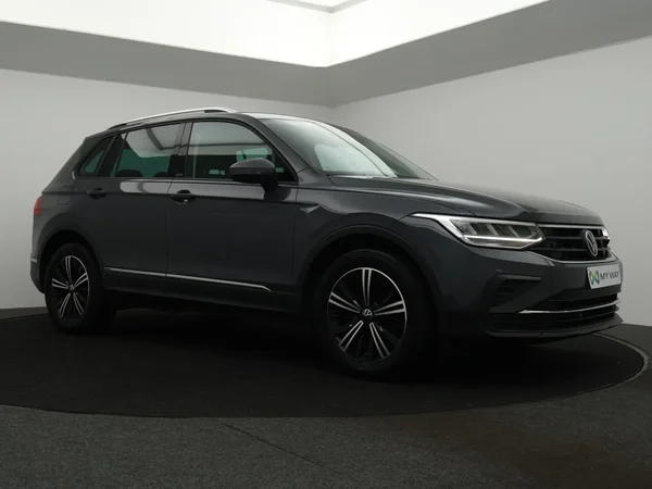 Volkswagen Tiguan (2022) — foto 12 van 29