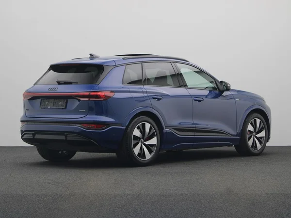 AUDI Q6 e-tron (2025) — foto 12 van 25