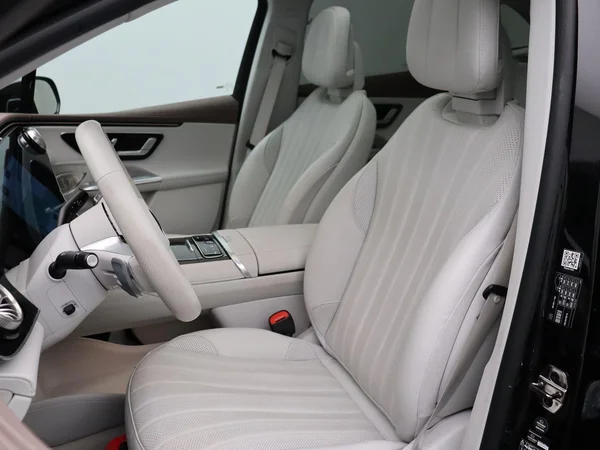 Mercedes-Benz EQE (2024) — foto 7 van 35