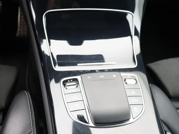 Mercedes-Benz GLC (2022) — foto 6 van 23