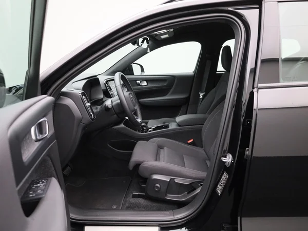 Volvo XC40 (2023) — foto 41 van 41