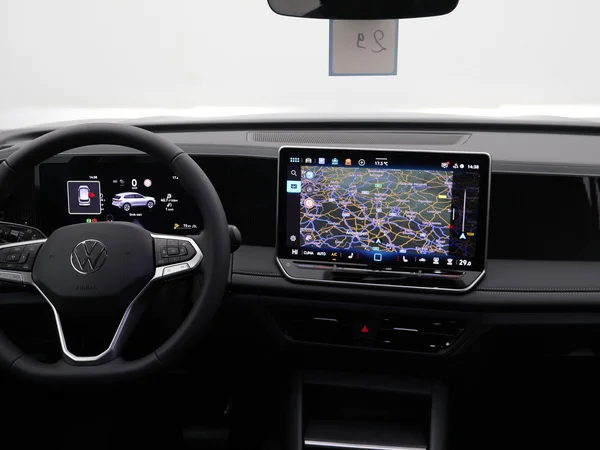 VOLKSWAGEN Tiguan (2025) — foto 2 van 21