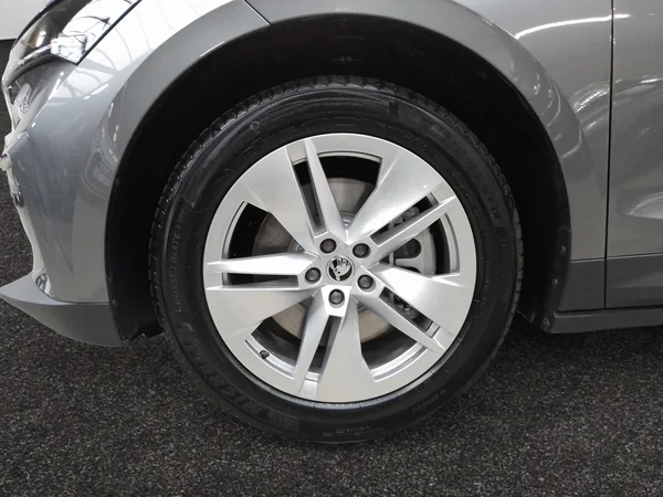 SKODA Enyaq (2024) — foto 11 van 16