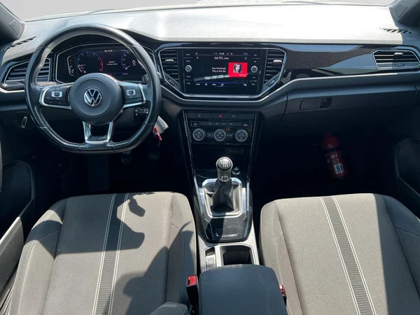 VOLKSWAGEN T-Roc (2022) — foto 15 van 18