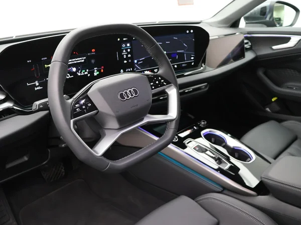 AUDI A6 Avant (2025) — foto 2 van 28
