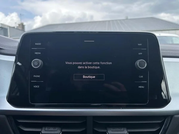 VOLKSWAGEN T-Roc (2022) — foto 8 van 31