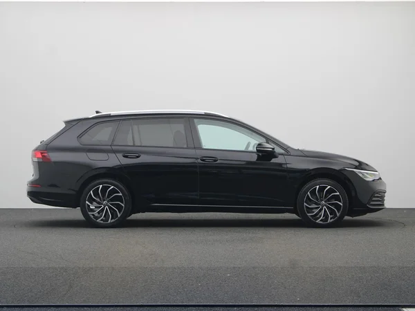 VOLKSWAGEN Golf VIII SW (2024) — foto 21 van 23
