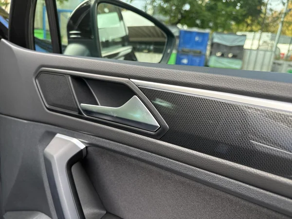VOLKSWAGEN Tiguan (2021) — foto 9 van 24