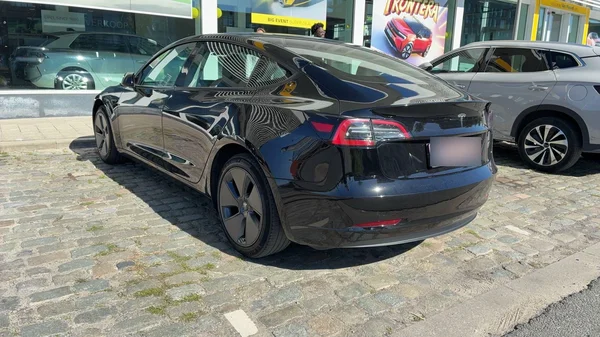 Tesla Model 3 (2023) — foto 4 van 7
