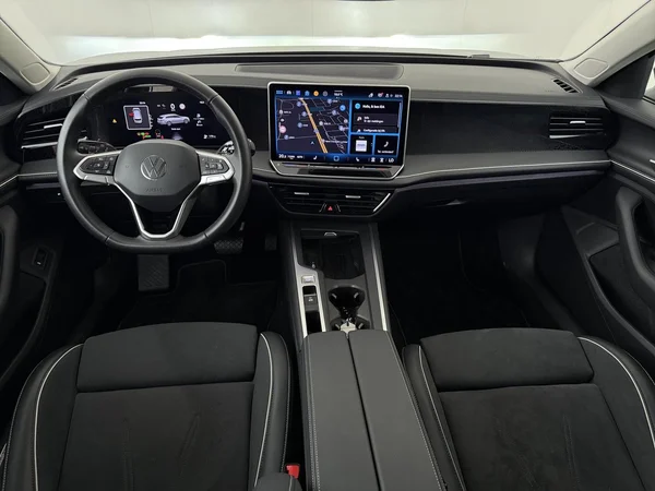 VOLKSWAGEN Passat SW (2025) — foto 14 van 19
