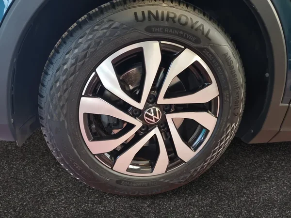VOLKSWAGEN Tiguan (2021) — foto 16 van 23