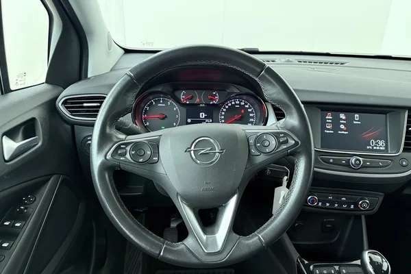 Opel Crossland (2022) — foto 2 van 17
