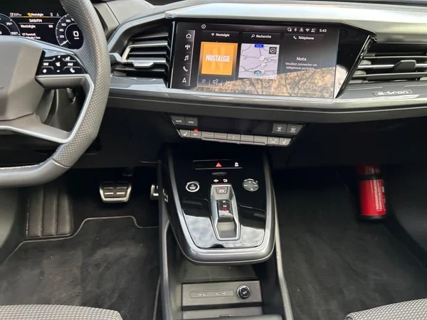 AUDI Q4 e-tron (2025) — foto 16 van 27