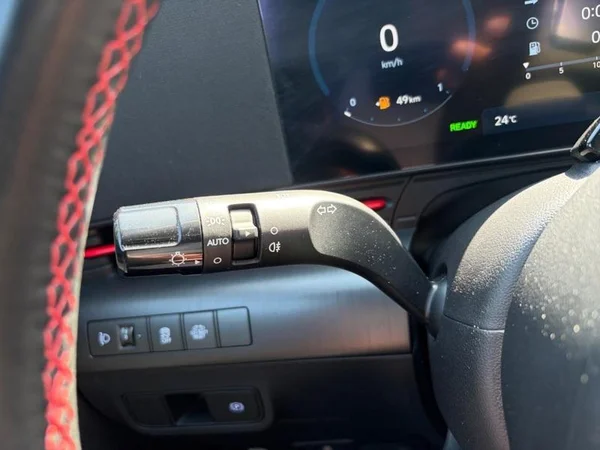 HYUNDAI Kona HEV (2023) — foto 10 van 31