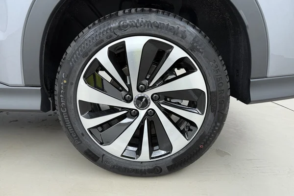 BYD Seal U PHEV (2025) — foto 9 van 12