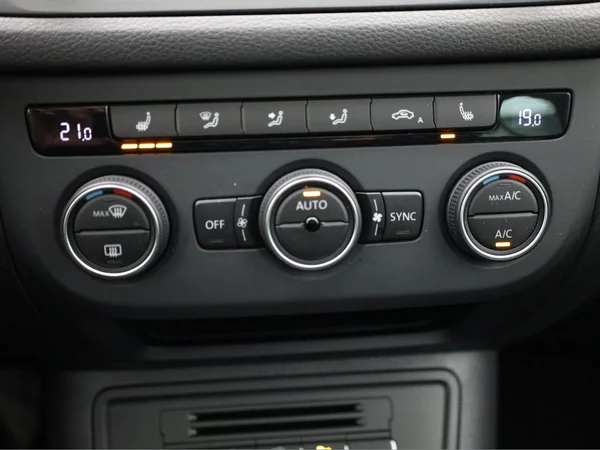 VOLKSWAGEN Tiguan (2016) — foto 9 van 20