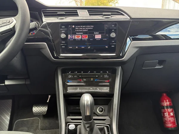 VOLKSWAGEN Touran (2025) — foto 3 van 24