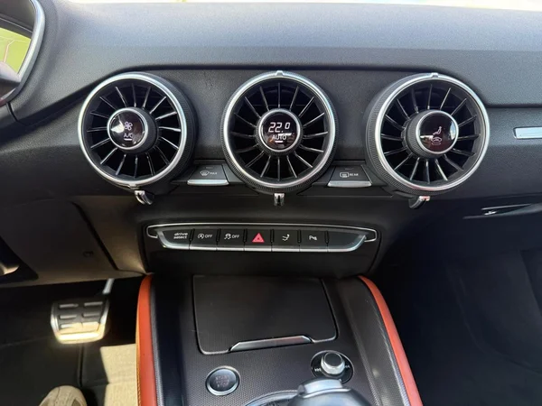 AUDI TT Roadster (2021) — foto 6 van 23