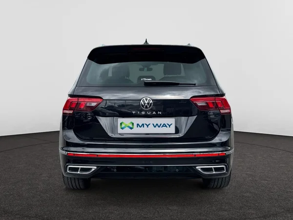 VOLKSWAGEN Tiguan (2021) — foto 14 van 24