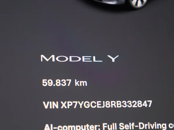 Tesla Model Y (2023) — foto 40 van 41