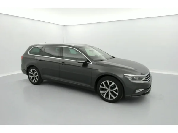 VOLKSWAGEN Passat Variant (2024) — foto 32 van 36