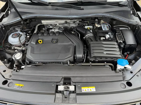 VOLKSWAGEN Tiguan (2020) — foto 15 van 24