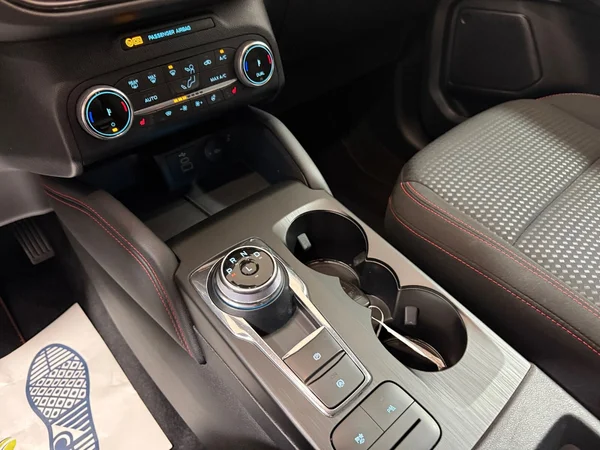 Ford Kuga (2023) — foto 9 van 30