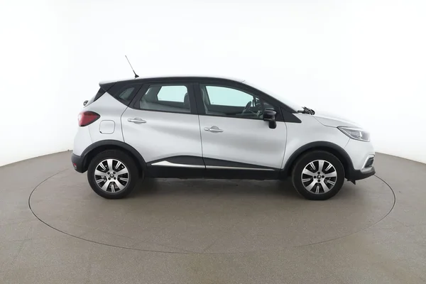 Renault Captur (2018) — foto 13 van 16