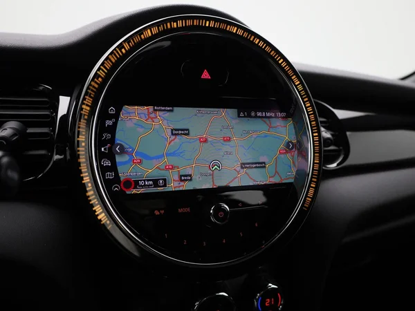 MINI One (2022) — foto 14 van 35