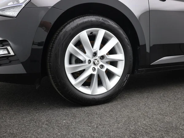 SKODA Superb Combi (2024) — foto 4 van 22