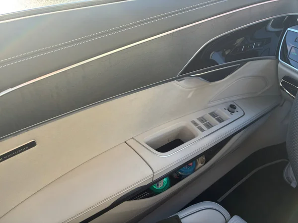 AUDI S8 (2025) — foto 9 van 24