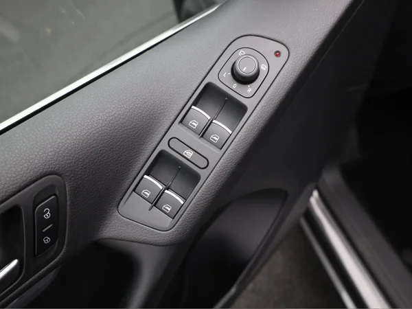 VOLKSWAGEN Tiguan (2016) — foto 15 van 20