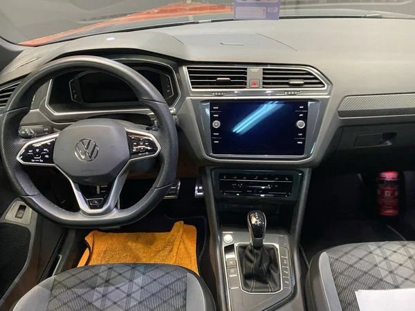 VOLKSWAGEN Tiguan (2023) — foto 7 van 17