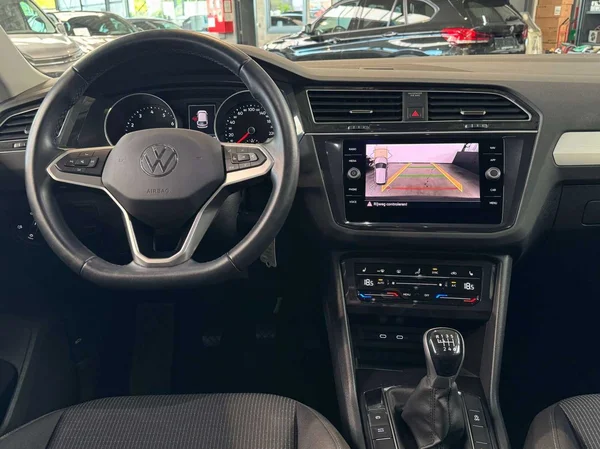 Volkswagen Tiguan (2021) — foto 17 van 17