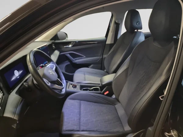 VOLKSWAGEN Tiguan (2025) — foto 2 van 23