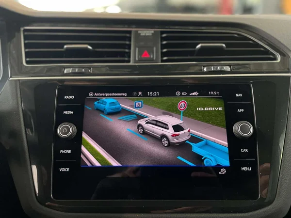 Volkswagen Tiguan (2021) — foto 9 van 21